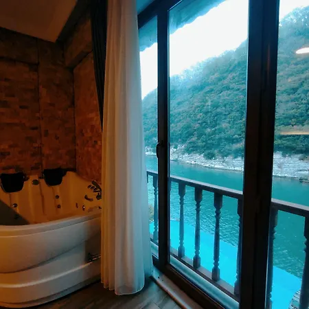 Hotel Hill River