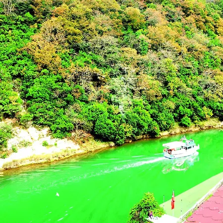 Hill River 3*