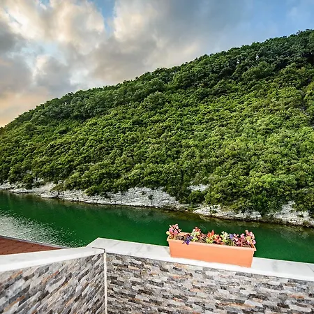 Hill River Hotel
