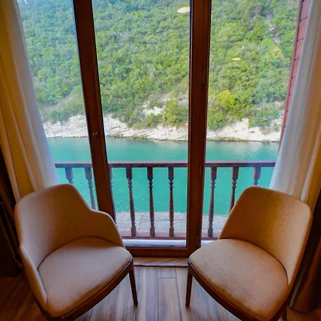 Hill River Hotel 3*