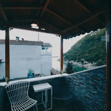 Hill River Hotel